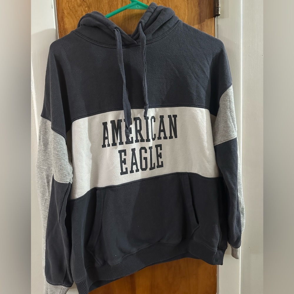 American Eagle sweatshirt size XS.  Worn a handful of times but in good shape